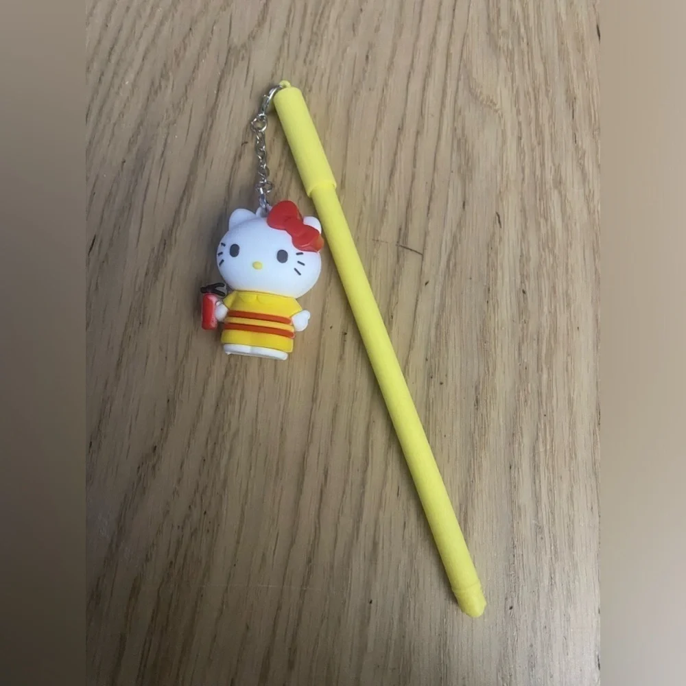 🆕Hello Kitty Journal & Charm Pen Set🆕